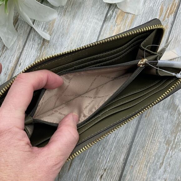 Michael Kors Jet Set Travel Large Saffiano Leather Quarter-Zip Wallet Bag Purse - Picture 9 of 12